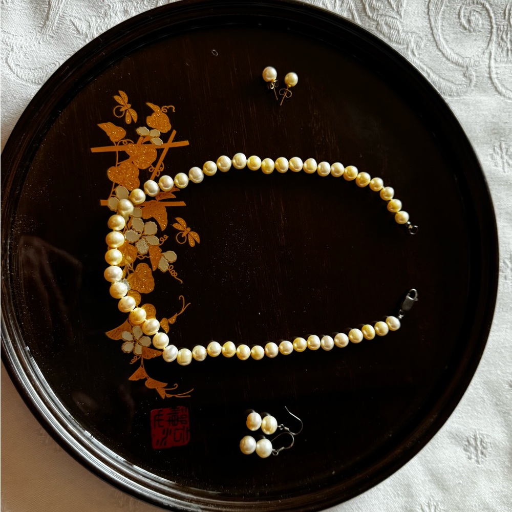 Elegant Pearl Necklace and Earring Set